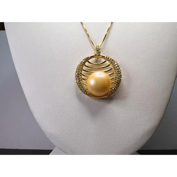 Golden yellow cultured pearl pendant in gold over sterling silver with chain - Picture 1 of 11